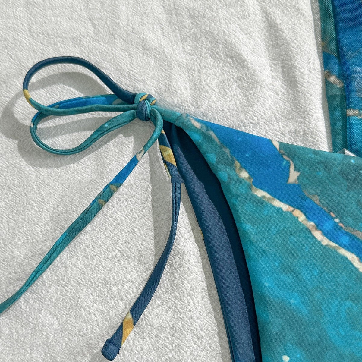 Marble-patterned Mesh Veil Detachable Strap Sexy Bikini Three-piece Set